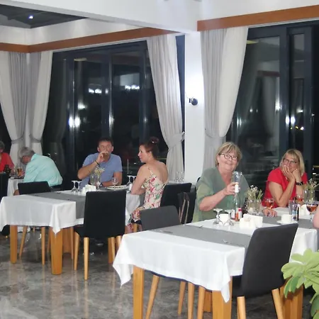 Hotel Bellapais Oasis 3*